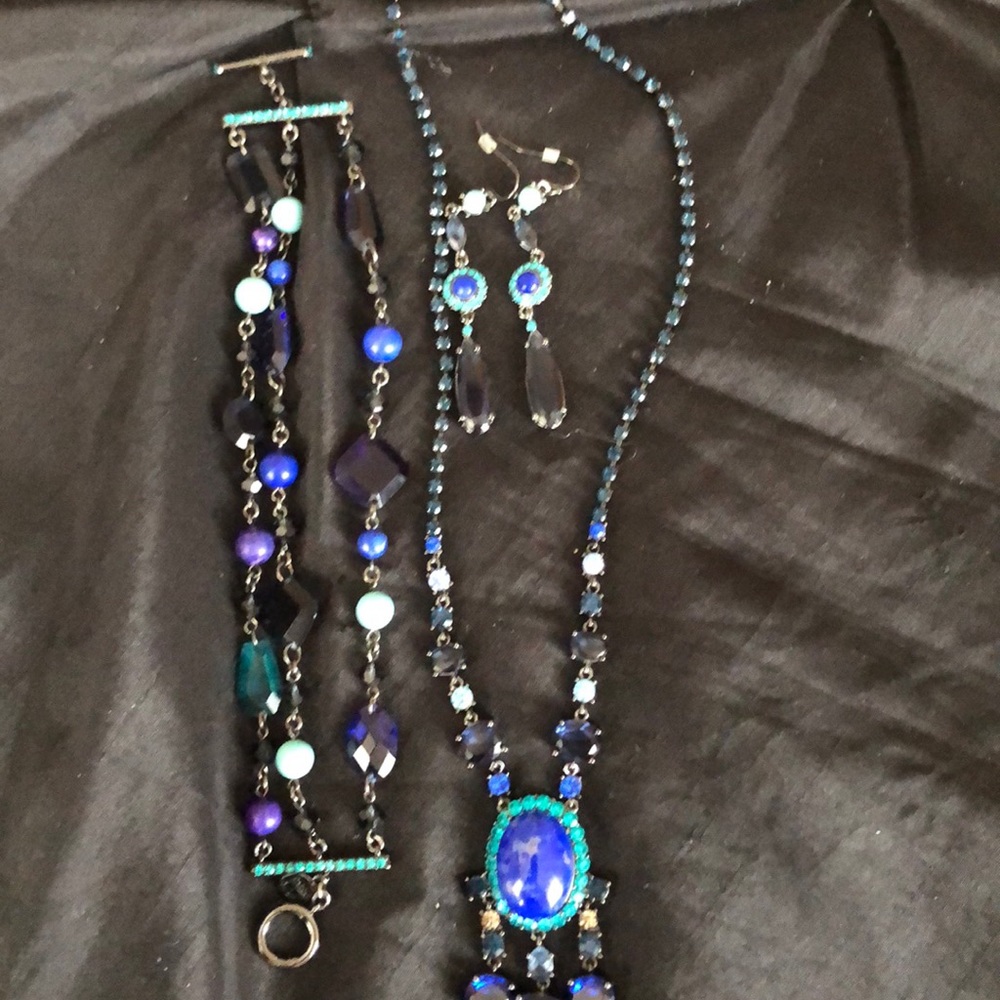 Lux necklace, earrings and bracelet set.
